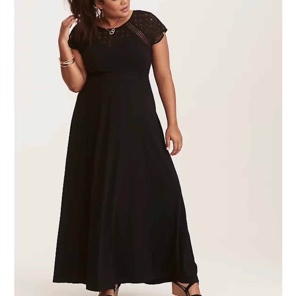 Torrid 00 Crochet Lace Inset Maxi dress